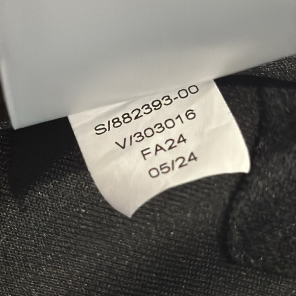 Athleta Women’s Seasoft Quarter Zip in size L
Black - Picture 10 of 12